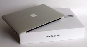 how to card apple macbook pro